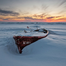 Abamdoned / Boat in winter