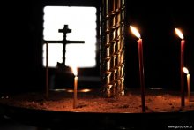 Burning, the candles are crying ... / ***