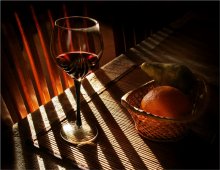 An evening glass of red ... / ***