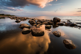 Sun guards / sunset clouds in baltic sea