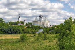 Resurrection Cathedral / ***