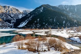 Lake Issyk / ***