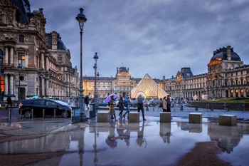 Rain in the city. / ***