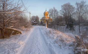 The road to the temple / ***