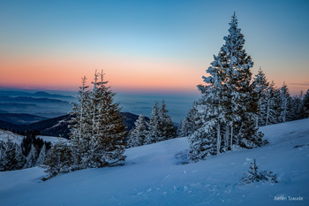 **Morgenstunde* / Winterliche Landschaft am Morgen