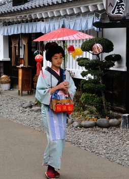 Girl with umbrella / ***