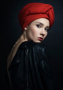 &nbsp; / Ph: Ariadna Belkina 
Md: Jacqueline Bogatyreva