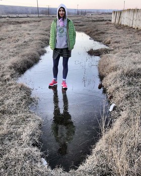 walking on (iced) water / ....she was very happy when she discovered how easy is to walk on water
