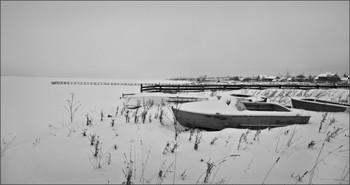 Black and white / ***