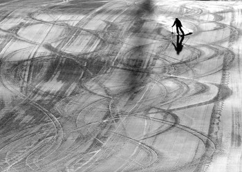 Black and white / ***