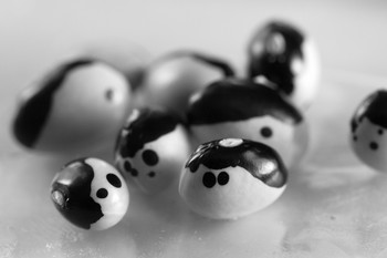 Black and white / ***