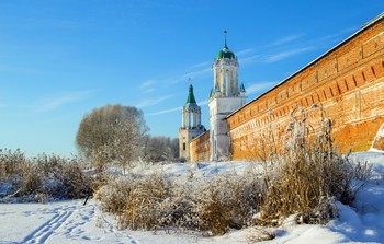 The walls of the monastery / °°°