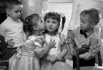 female friendship / ***