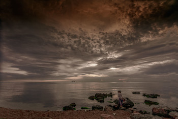 Evening at Sea / ***