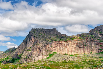 Sleeping Sayan / ***