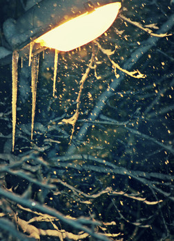 &nbsp; / lantern, icicles