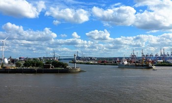 Dockland. Hamburg / ***