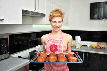 Hostess / ***