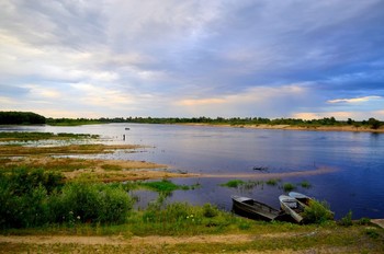 Evening on the river / ***