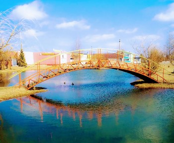 Bridge over river / ***