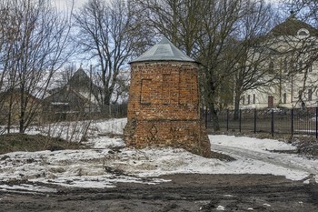 Tower / ***