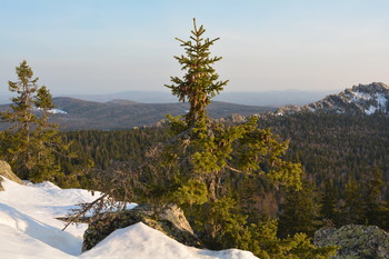 Morning in the mountains. / ***