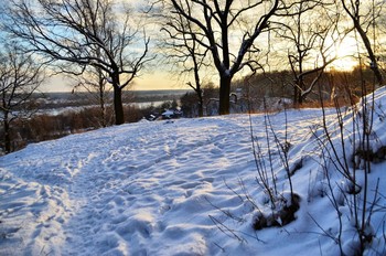 Sunrise over the river / ***