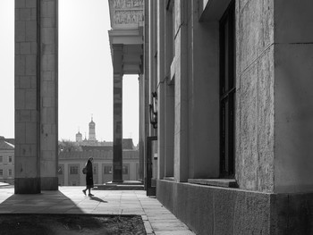 The road to the temple / ***