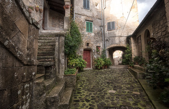 Italian Courtyard / ***