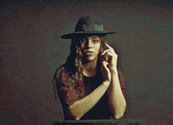 The girl in the hat / ***