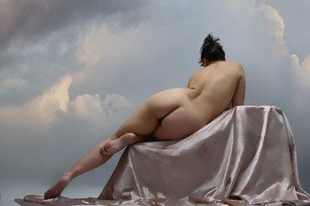 Between Heaven and Earth / ***