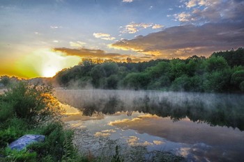 Sunrise on the river / ***