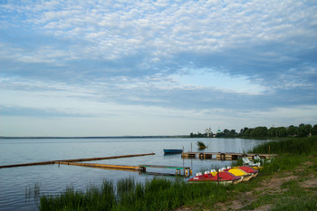 The sky above the lake / ***