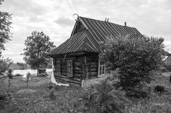 House in the village. / ***