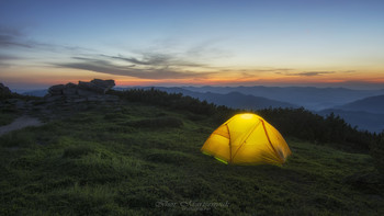 Dawn in the mountains / ***