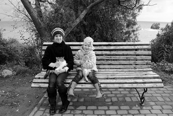 Sisters / [img]https://c.radikal.ru/c39/1906/ca/2ab198fdab5e.jpg[/img]
[img]https://d.radikal.ru/d34/1906/1b/0f868c75025a.jpg[/img]
