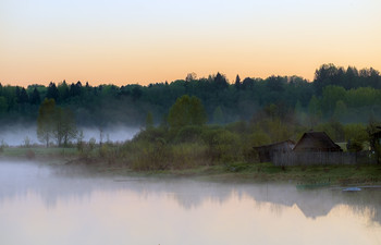 The Lake House / ***