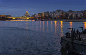 Evening on the river / ***