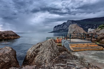 Mainly Cloudy. / ***