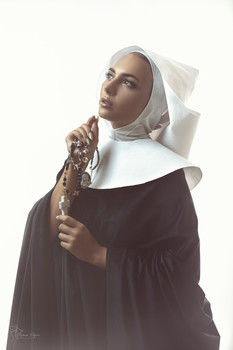 Nun / ***