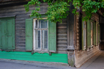 an old house / ***