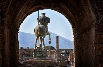 Pompeii / ***