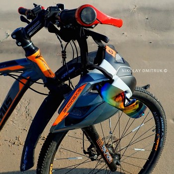 bike. 2019 / music: Monolink - Sirens
https://www.youtube.com/watch?v=yNycw9zhO98