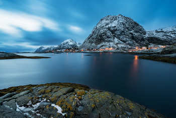 Tind / Tind ist ein kleiner Ort am westlichen Ende der Lofoten, den ich auf dem Rückweg von Å bei der Suche nach einem Resturante entdeckt und abgelichtet habe.