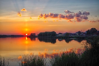 Sunset on the lake / ***