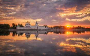 The Ipatiev Monastery at sunset in spring / Kostroma, Russia