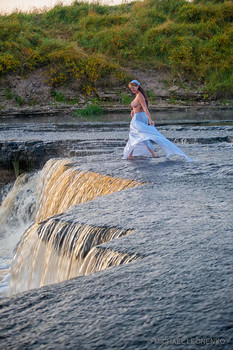 Waterfall / 70mm (70-300mm f/4.5-5.6) f4.5 ISO800 D700