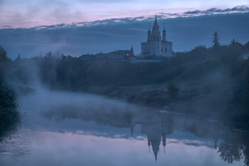 Half an hour before dawn / ***