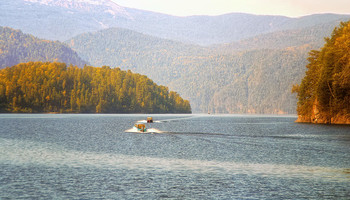 On the lake Teletskoye ... / ***