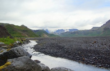 Leaving the rain ... / ***